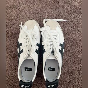 Onitsuka Tiger Classic Sneakers (Mexico 66–Style)